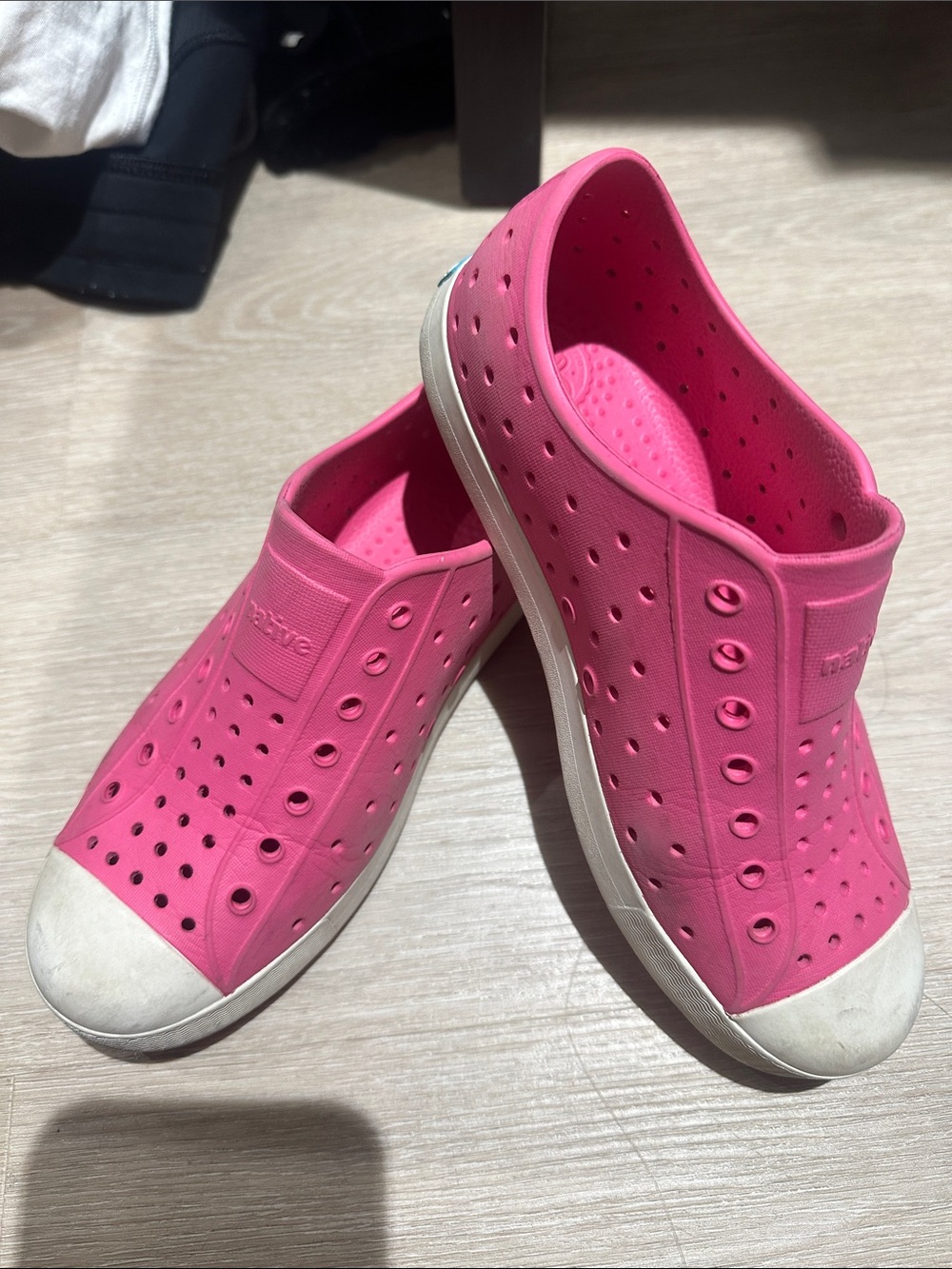 Native Kids Pink Slip-On Clogs with White Toe Caps